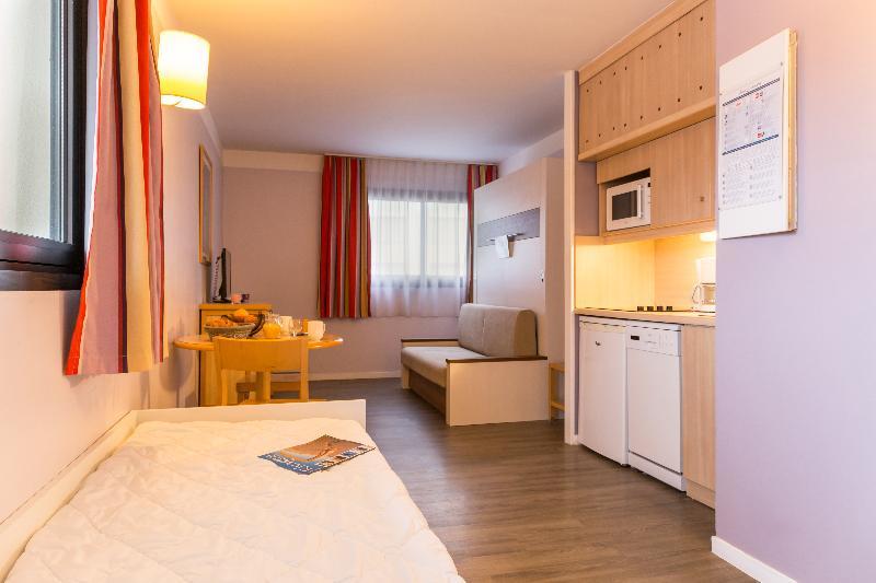 เรซิด็องซ์ ปิแยร์ แอนด์ วาก็องซ์ ซองทร์ Aparthotel ลาโรแชล ภายนอก รูปภาพ